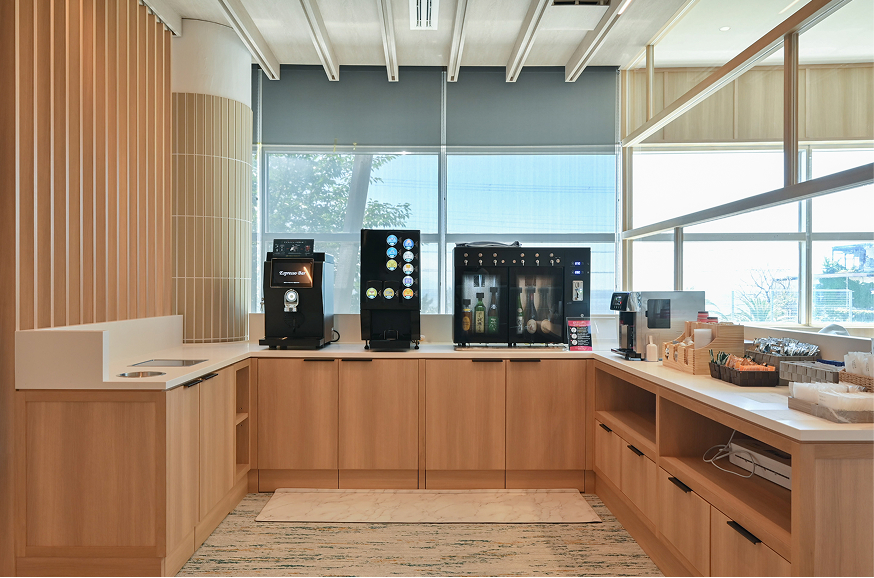 ラウンジ＆フリードリンクコーナー